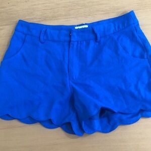 Love Riche - Scalloped Blue Linen Blend Shorts, size Small - 2.5 inseam
